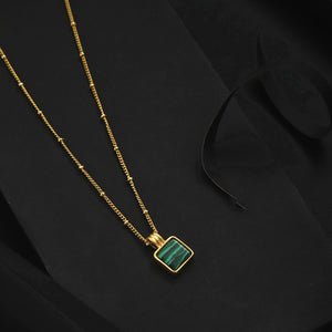 C86 - Retro style necklace with malachite pendant C86 - Retro style necklace with malachite pendant