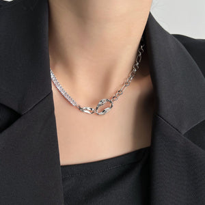 C040 Kühle Eleganz Zirkonia Halskette