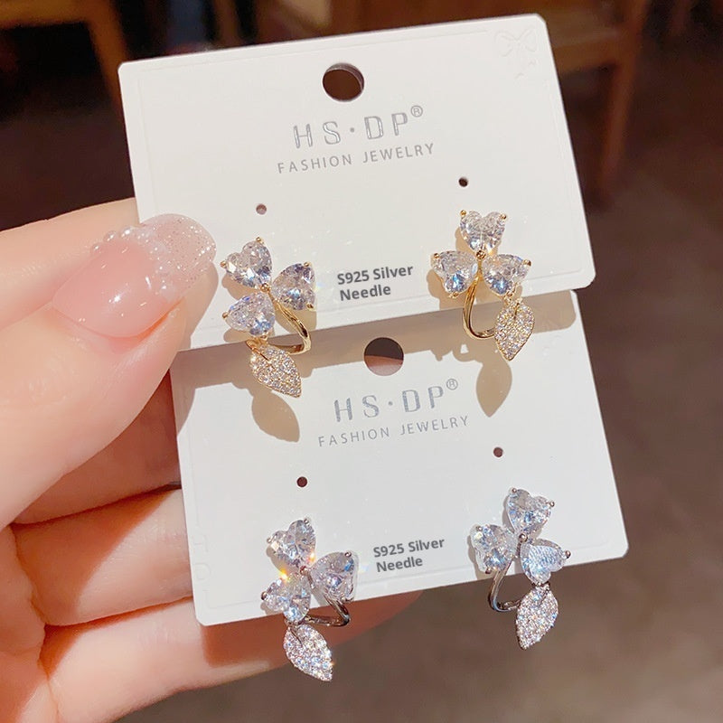 C035 Modischer Ohrstecker Blume gold oder silber